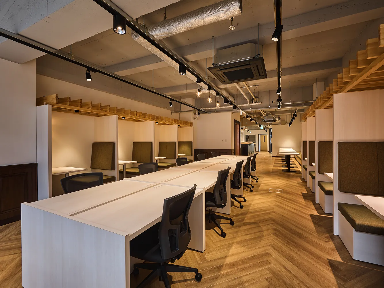 レンタルオフィス & 
            コワーキングスペース事業