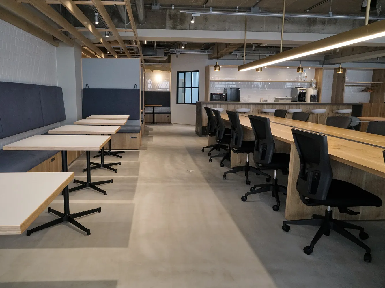 レンタルオフィス & 
            コワーキングスペース事業