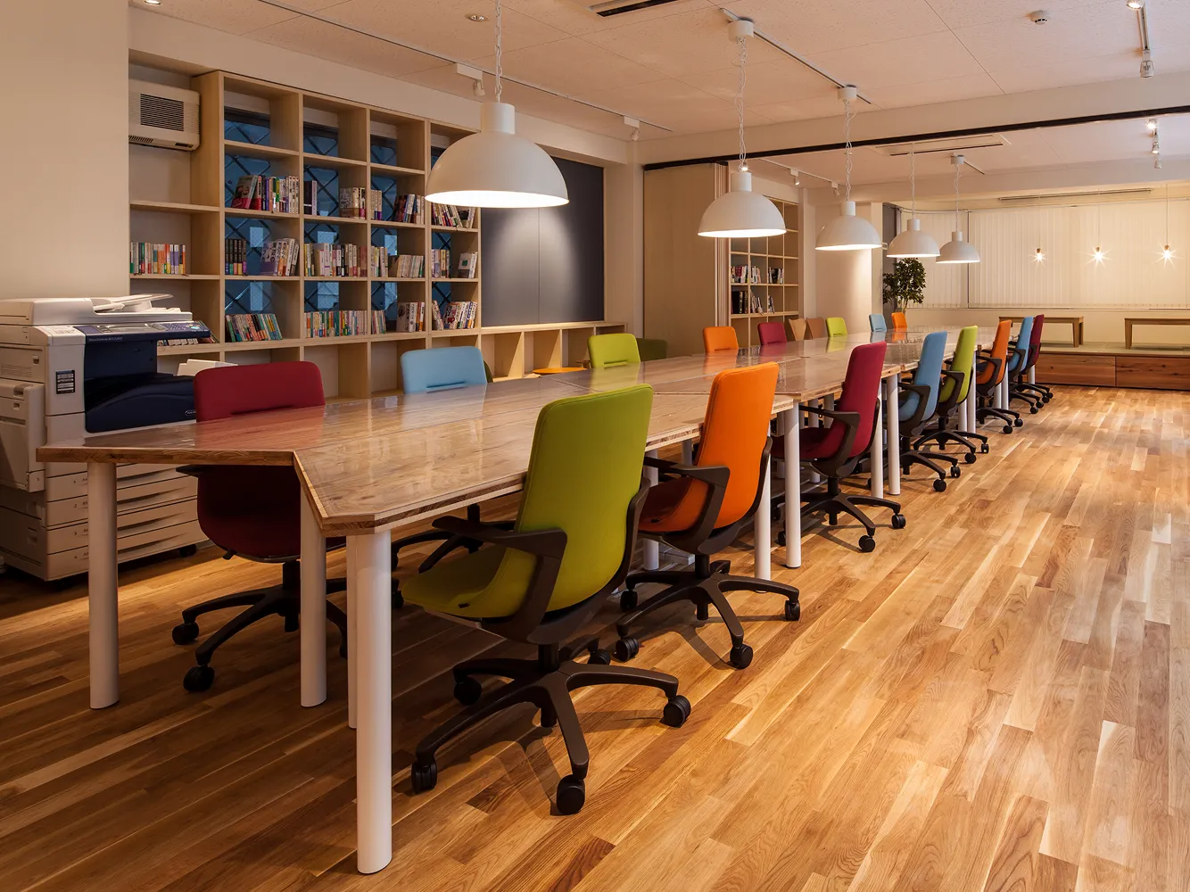 レンタルオフィス & 
            コワーキングスペース事業